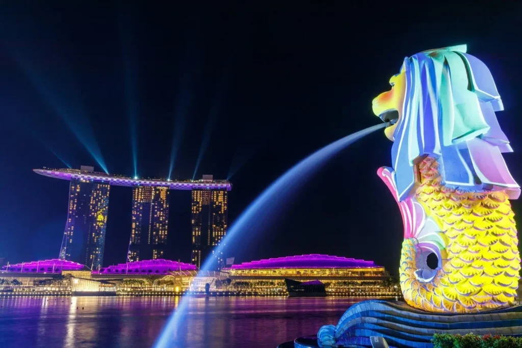 Merlion statue and Marina Bay Sands at night in Singapore